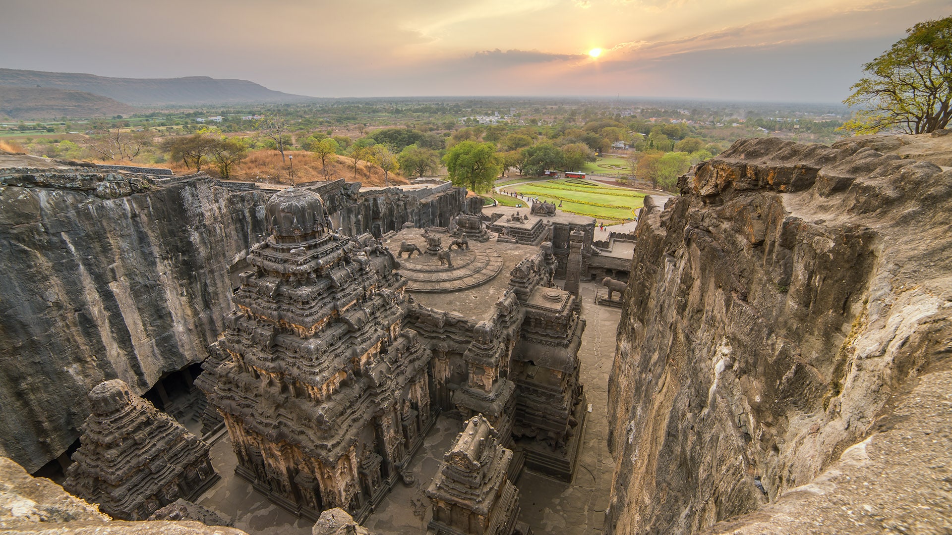 Ellora - Ajanta And Grishneshwar